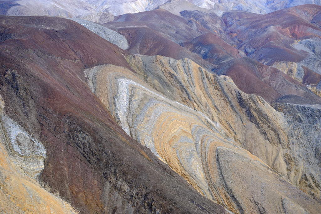Saline-Valley-basalt-and-tilted-sediment